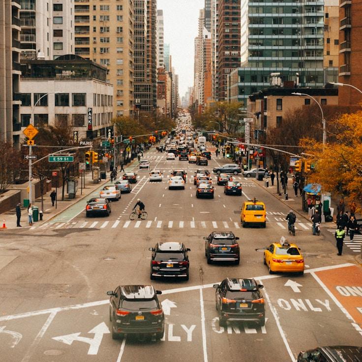 Parents evaluating schools in France